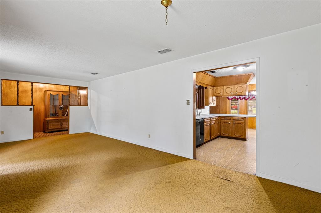 104 N Timberlane Property Photo 31