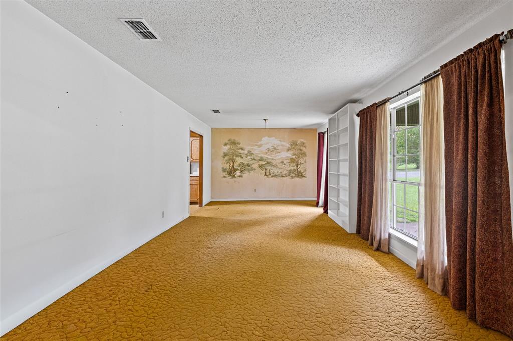 104 N Timberlane Property Photo 32