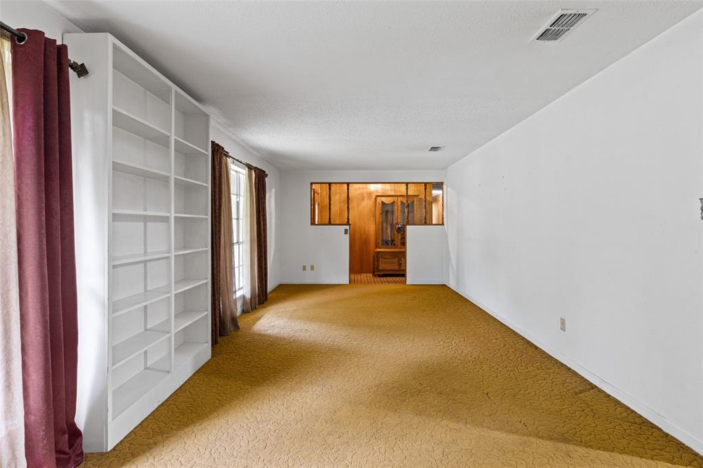 104 N Timberlane Property Photo 33