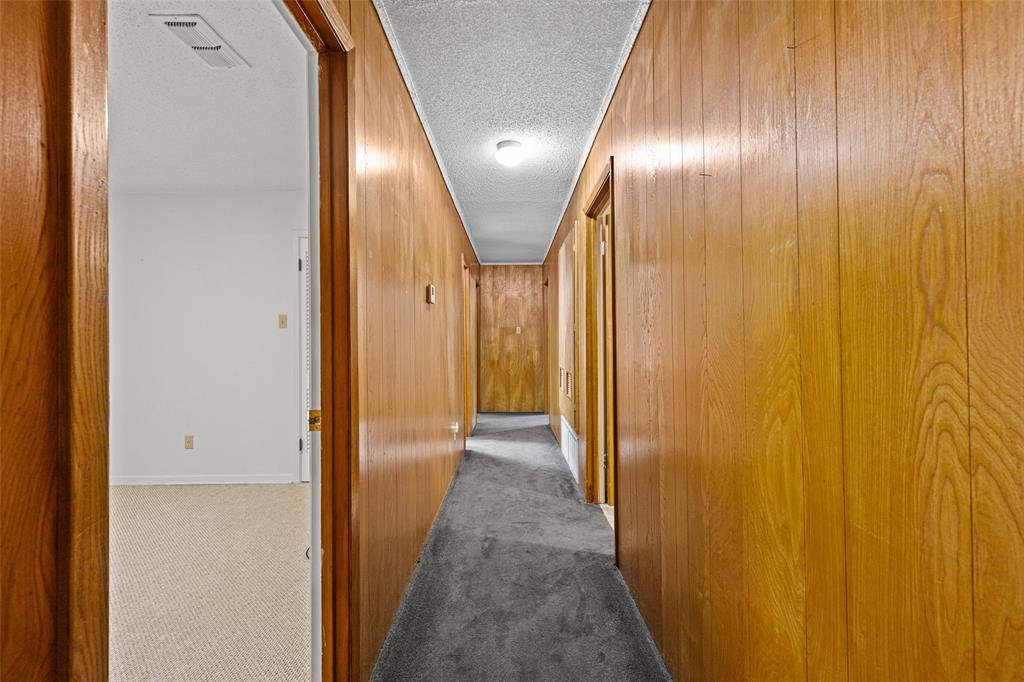 104 N Timberlane Property Photo 34