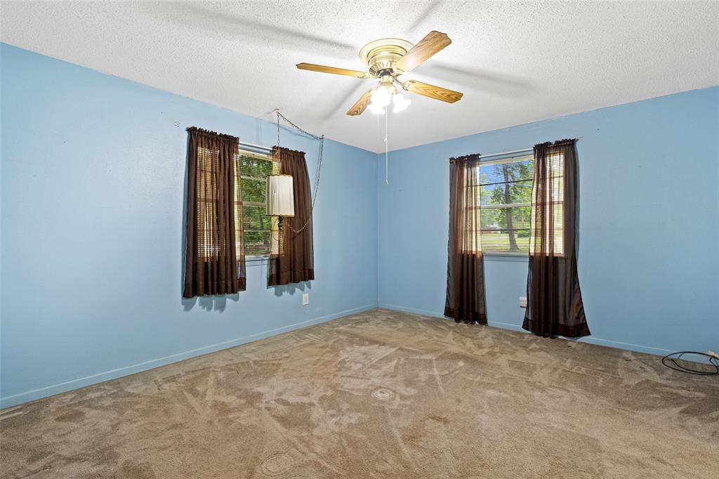 104 N Timberlane Property Photo 35