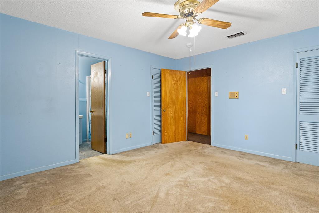 104 N Timberlane Property Photo 36