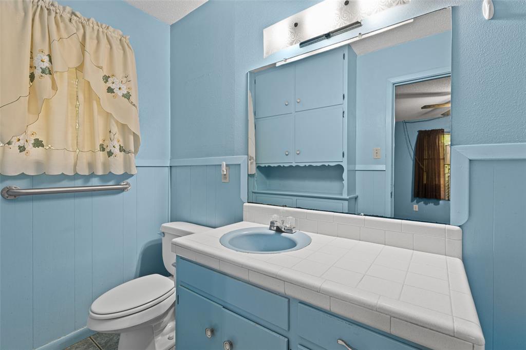 104 N Timberlane Property Photo 37