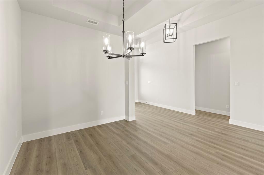 9908 Buckingham Court Property Photo 6