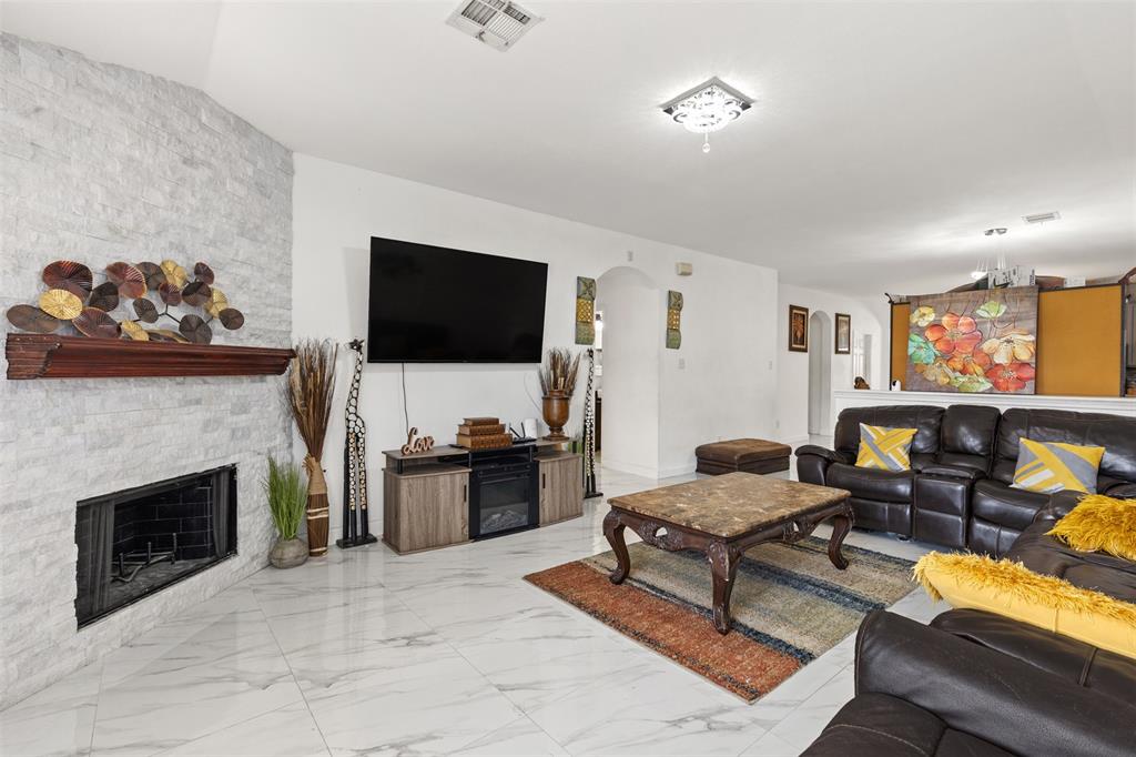 3207 Candlebrook Drive Property Photo 3