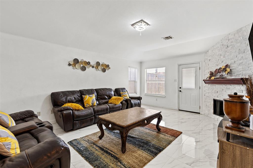 3207 Candlebrook Drive Property Photo 4