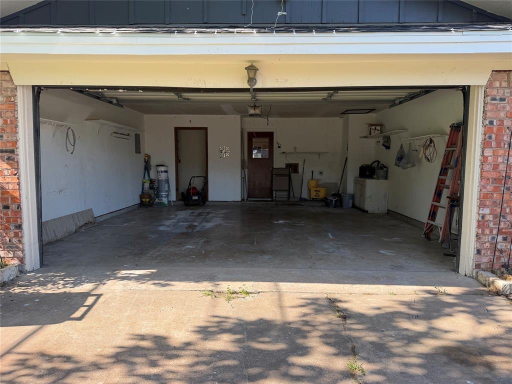 2406 W Broadview Street Property Photo 4