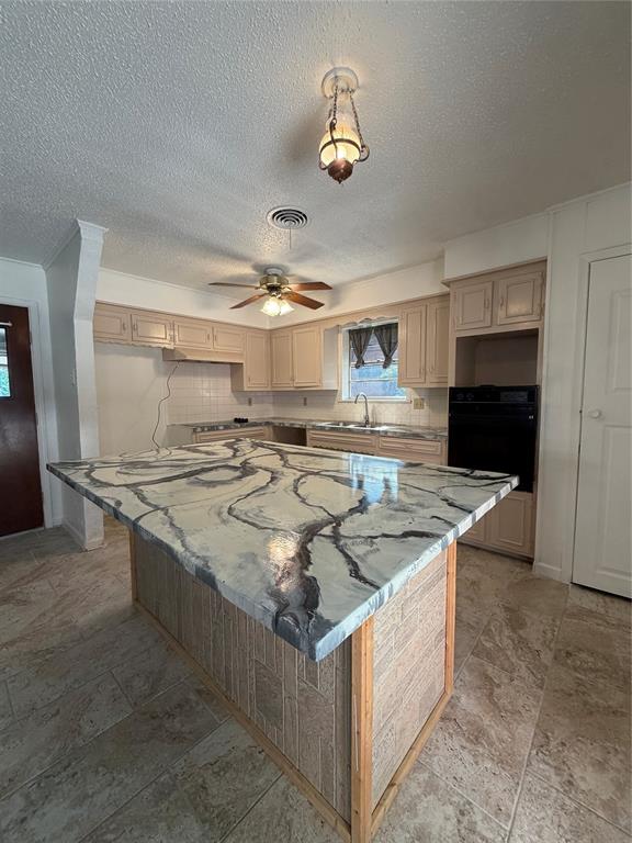 2406 W Broadview Street Property Photo 9