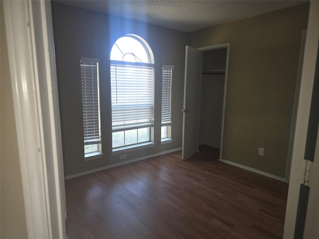 1717 Creekbend Drive Property Photo 2