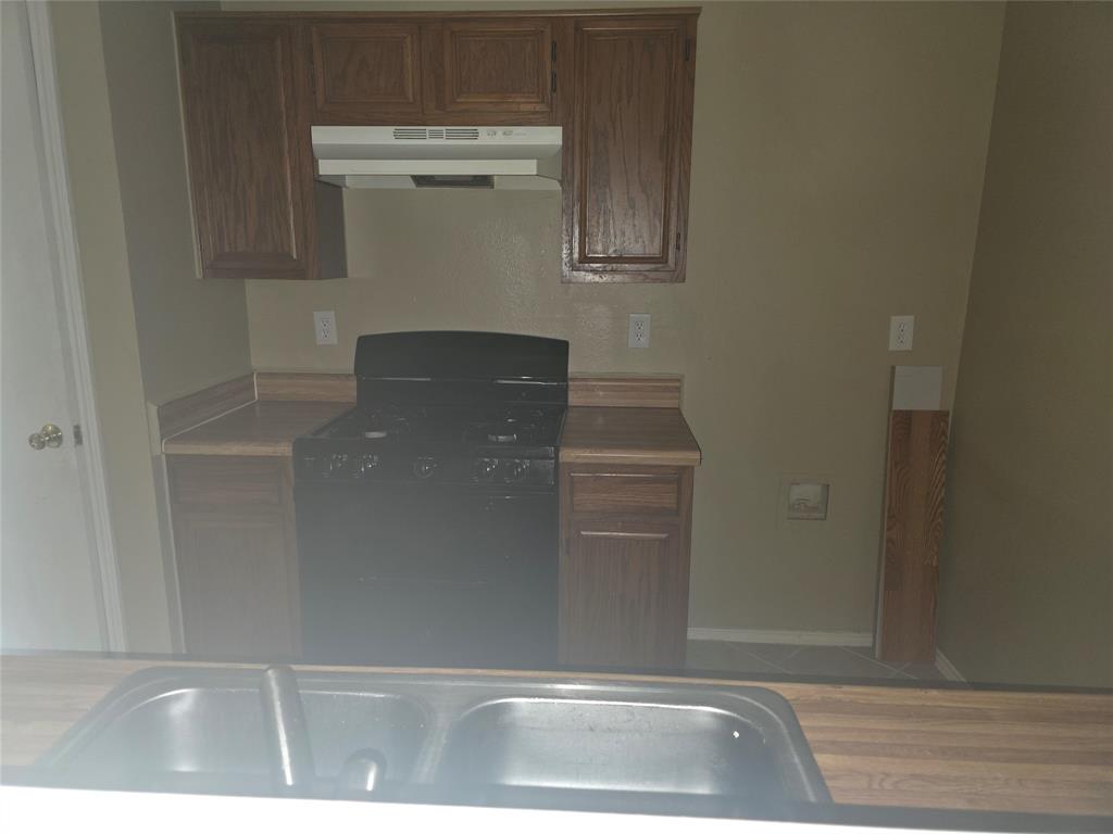1717 Creekbend Drive Property Photo 4
