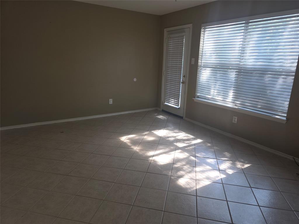 1717 Creekbend Drive Property Photo 5