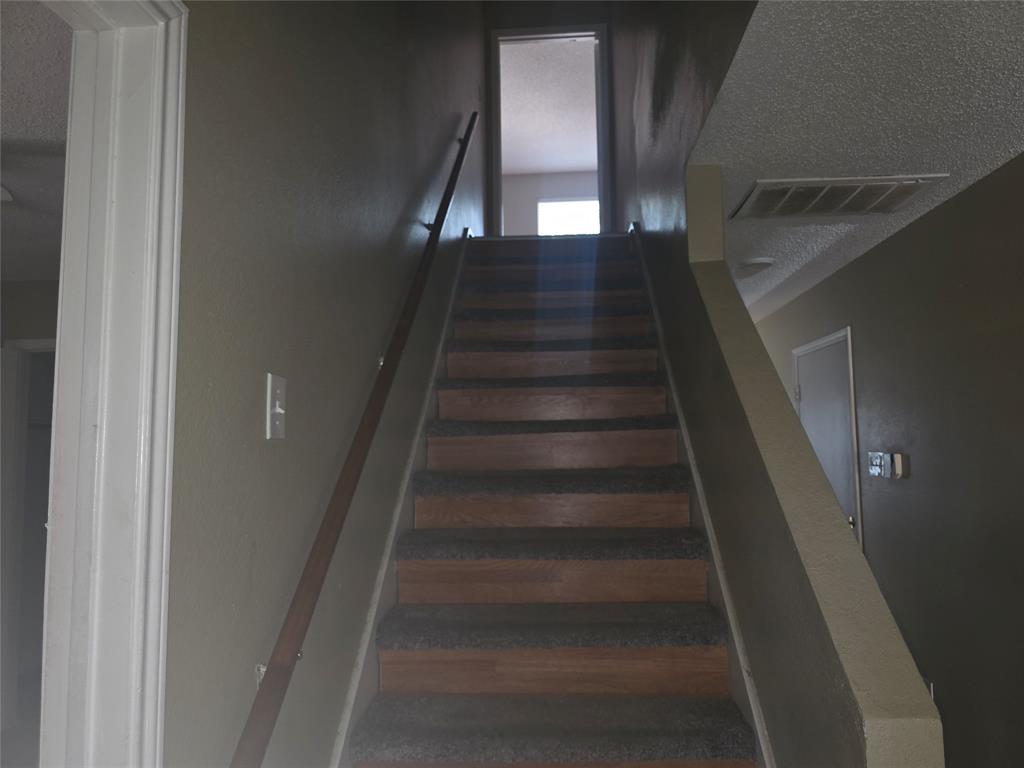 1717 Creekbend Drive Property Photo 8