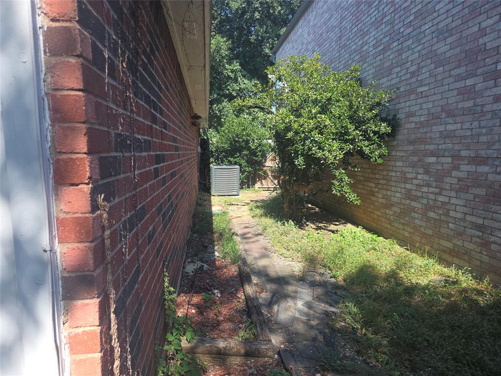 1717 Creekbend Drive Property Photo 9