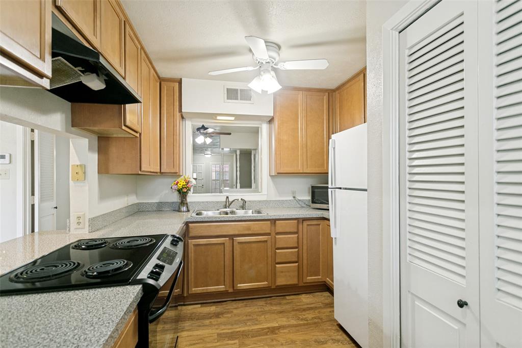 11033 Joymeadow Drive Property Photo 10