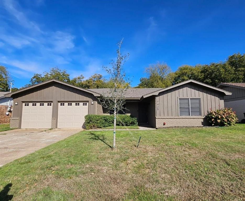7425 S College Circle Property Photo 1