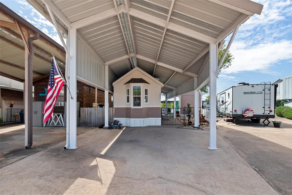 505 Brazos Harbor Drive Property Photo 10