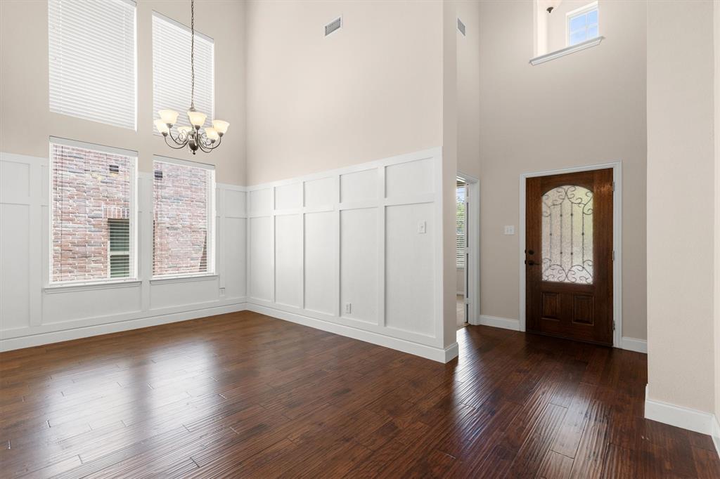 5128 Grove Cove Drive Property Photo 2