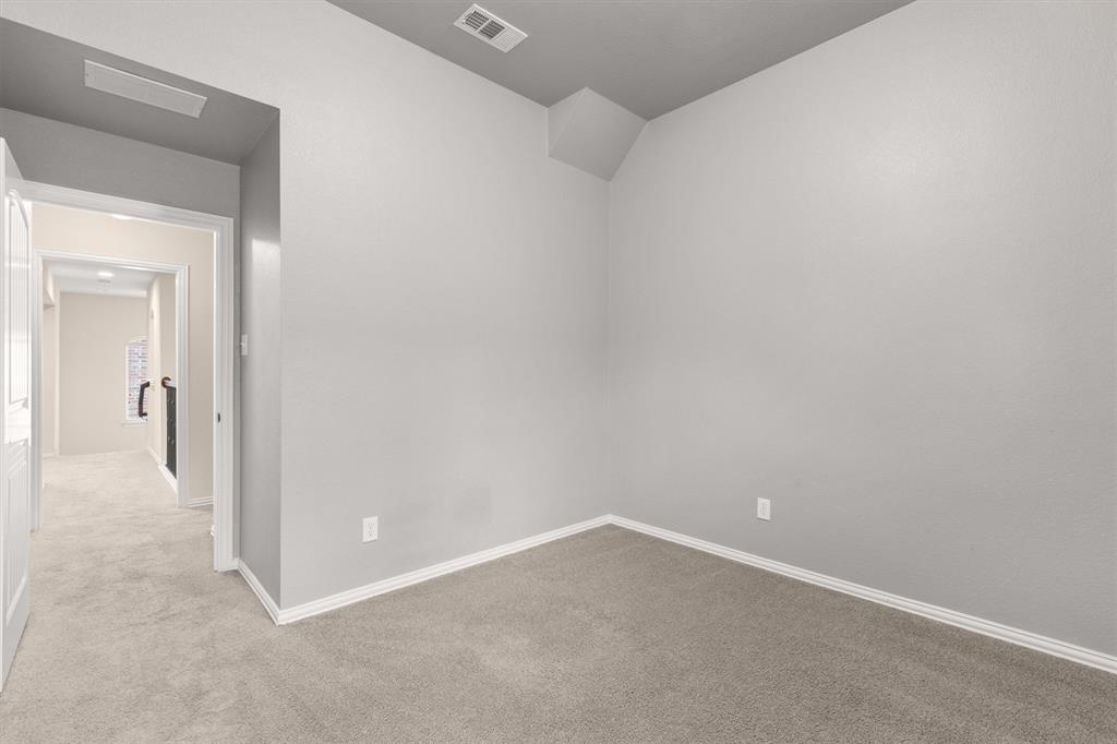 5128 Grove Cove Drive Property Photo 37