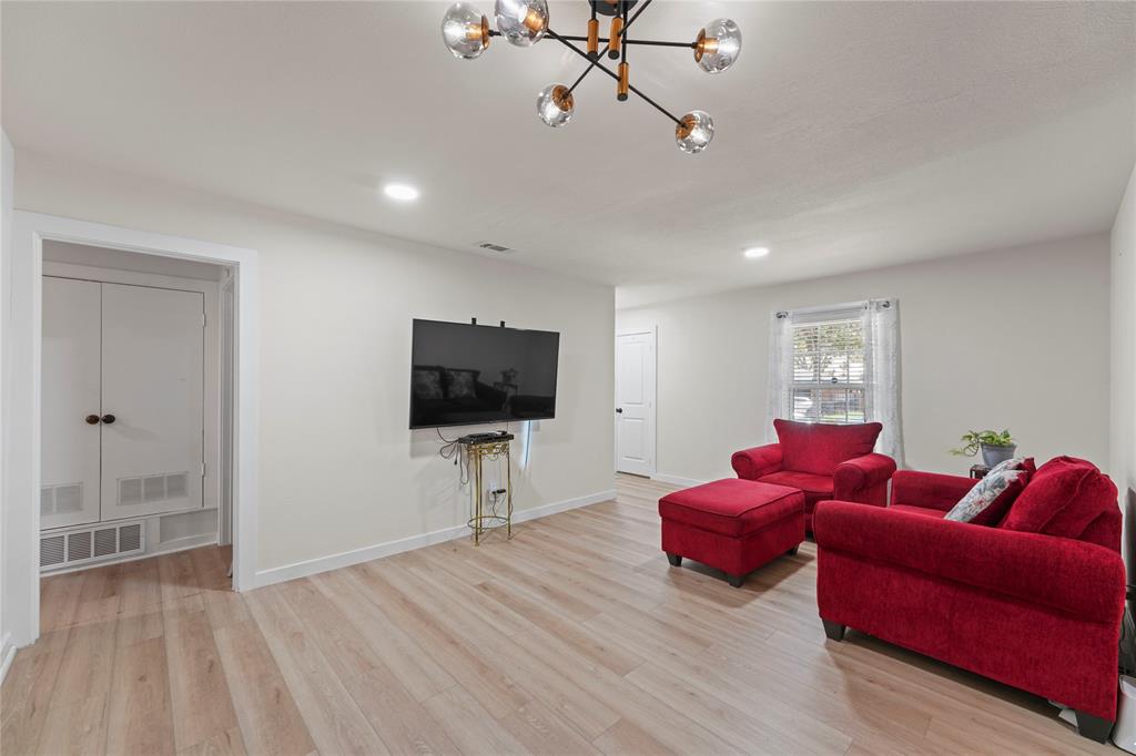 9209 Palisade Drive Property Photo 5