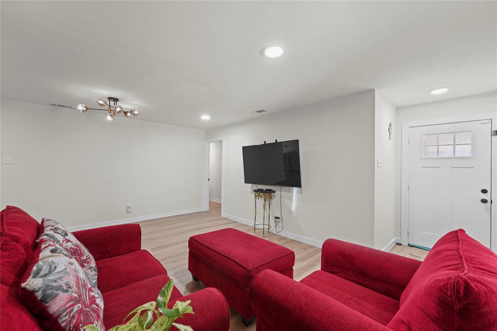 9209 Palisade Drive Property Photo 6