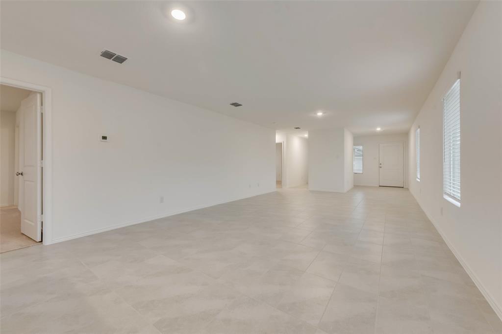 9724 Skyhawk Avenue Property Photo 2