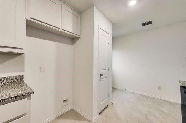 9724 Skyhawk Avenue Property Photo 5