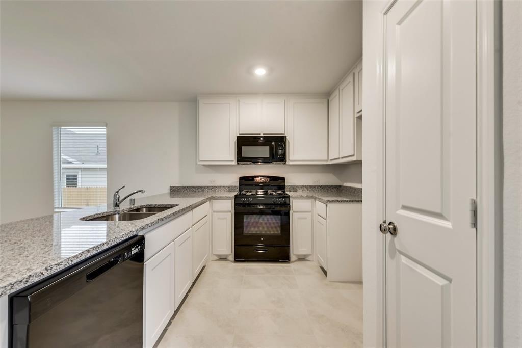 9724 Skyhawk Avenue Property Photo 7