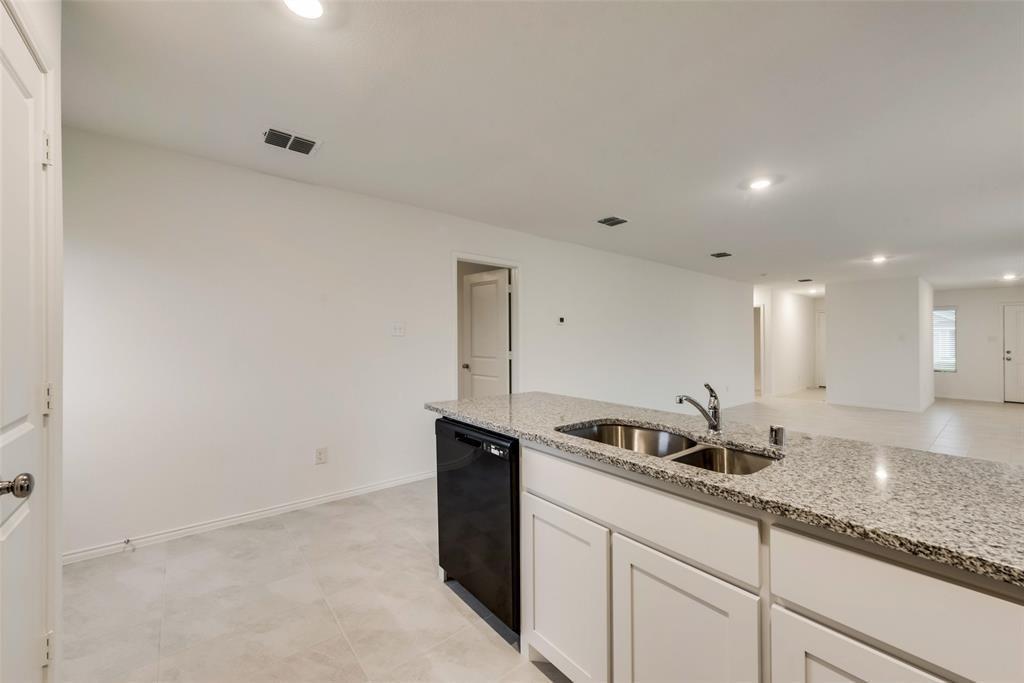 9724 Skyhawk Avenue Property Photo 8