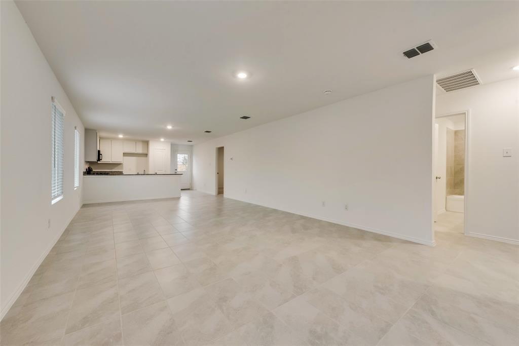9724 Skyhawk Avenue Property Photo 9