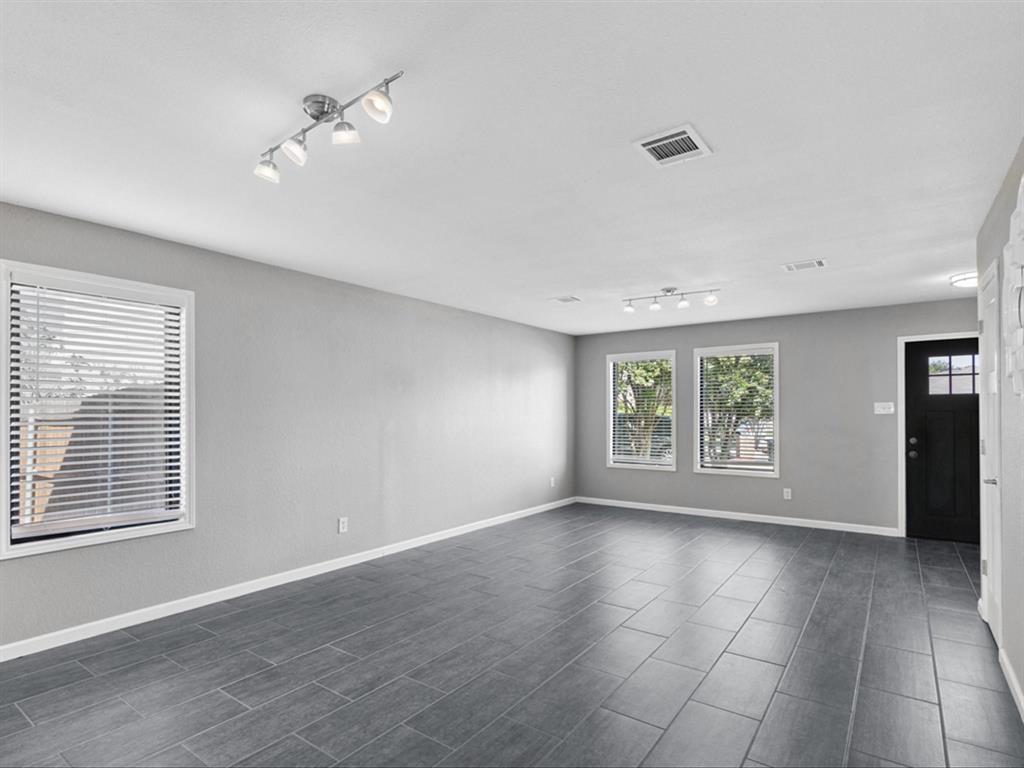 5304 Los Altos Road Property Photo 2