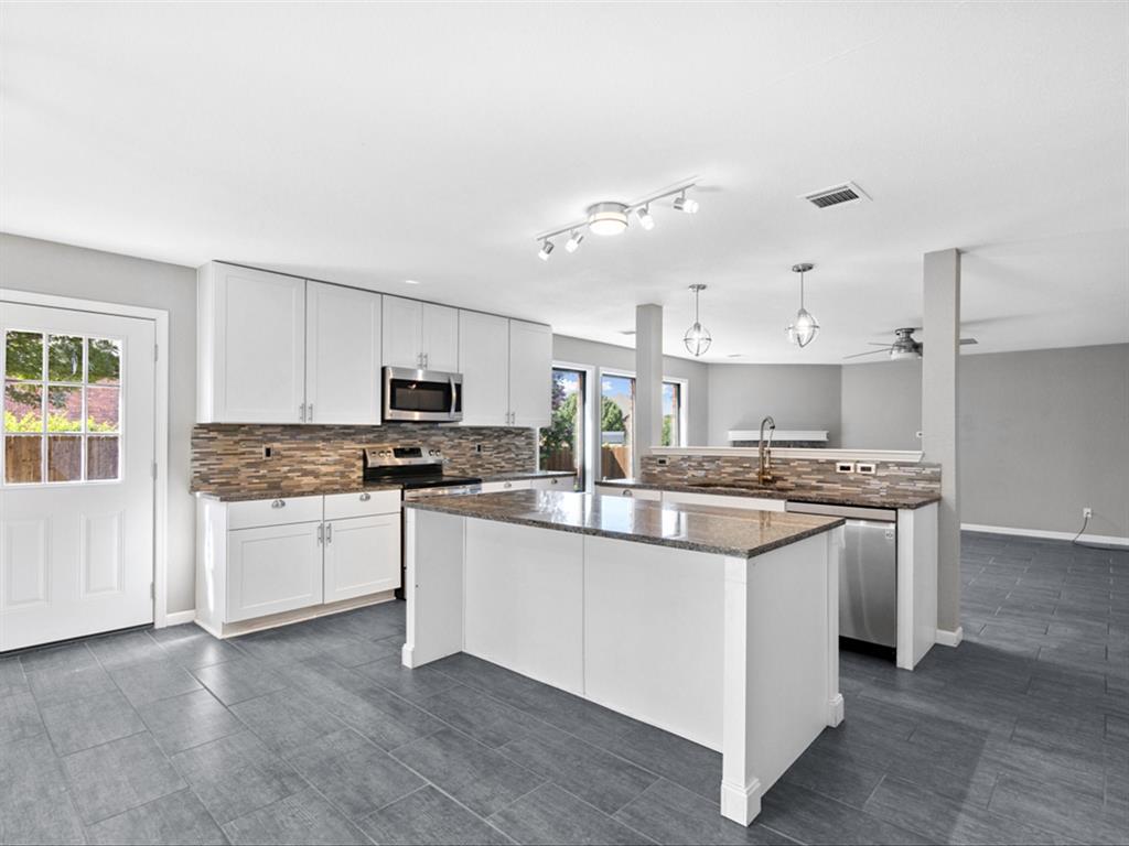 5304 Los Altos Road Property Photo 7
