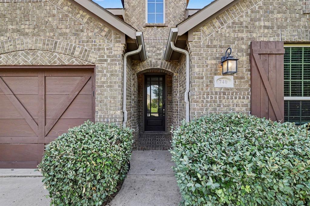 740 Field Crossing Property Photo 4