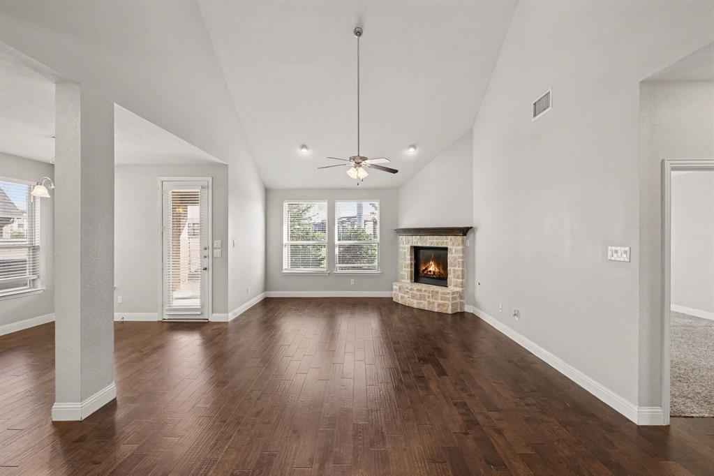 740 Field Crossing Property Photo 5