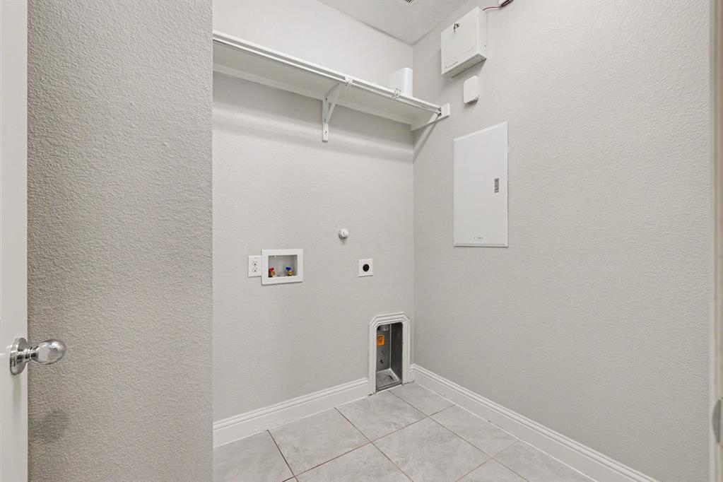 740 Field Crossing Property Photo 20