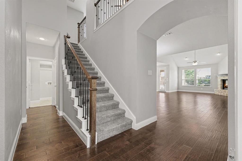 740 Field Crossing Property Photo 32