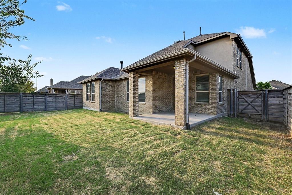 740 Field Crossing Property Photo 33