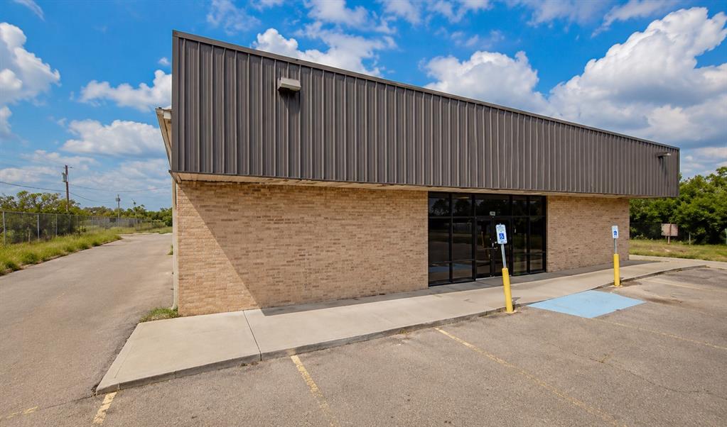 951 Us-281 Property Photo 1