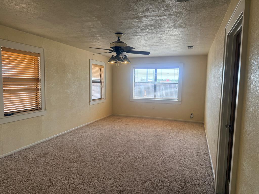 901 S Washington Avenue Property Photo 5