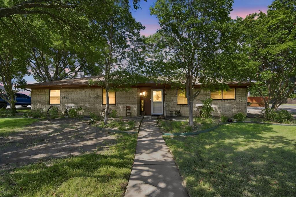 300 Pebble Creek Lane Property Photo 1