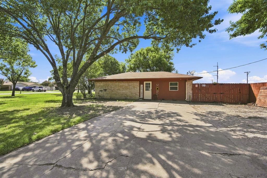 300 Pebble Creek Lane Property Photo 4