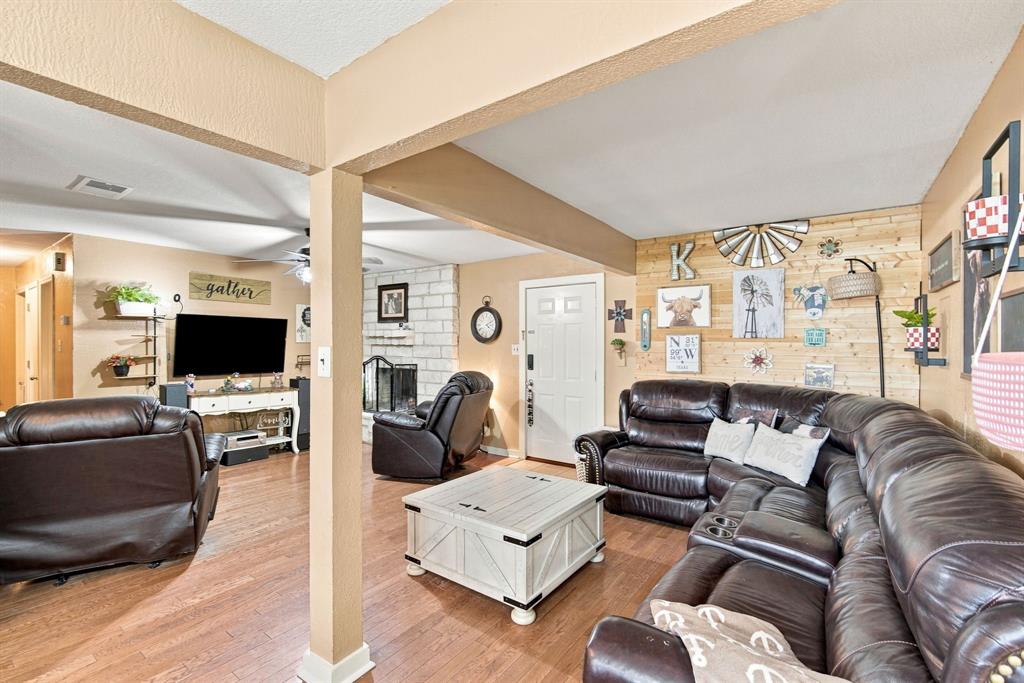 300 Pebble Creek Lane Property Photo 6