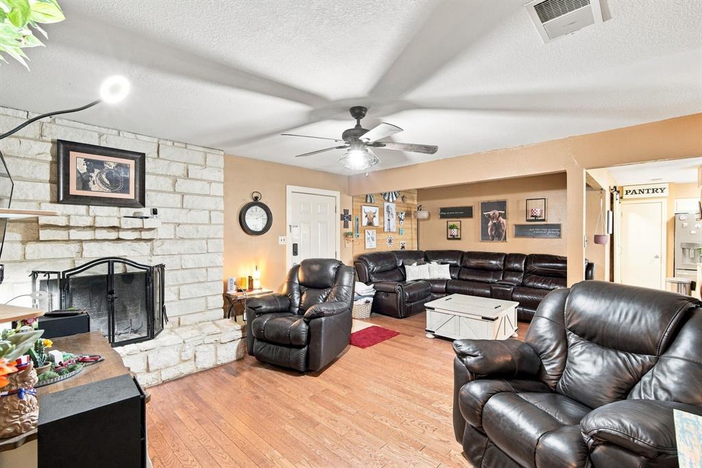 300 Pebble Creek Lane Property Photo 7
