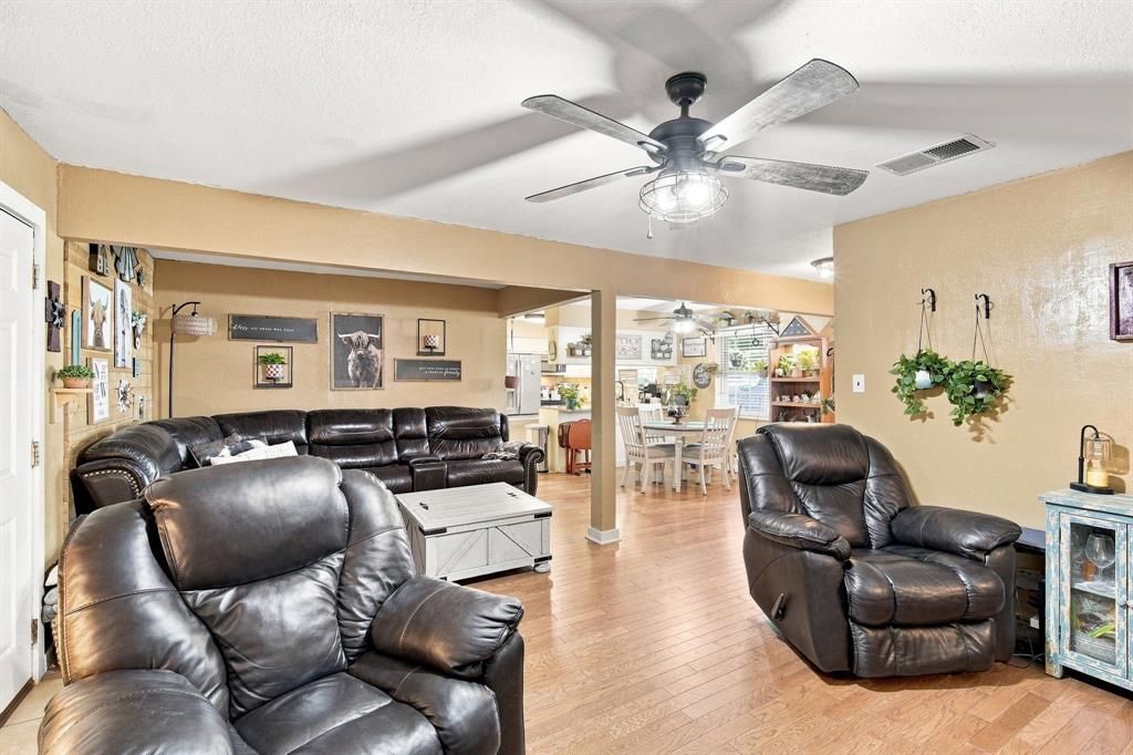 300 Pebble Creek Lane Property Photo 8