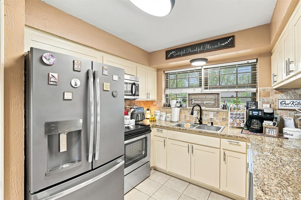 300 Pebble Creek Lane Property Photo 10