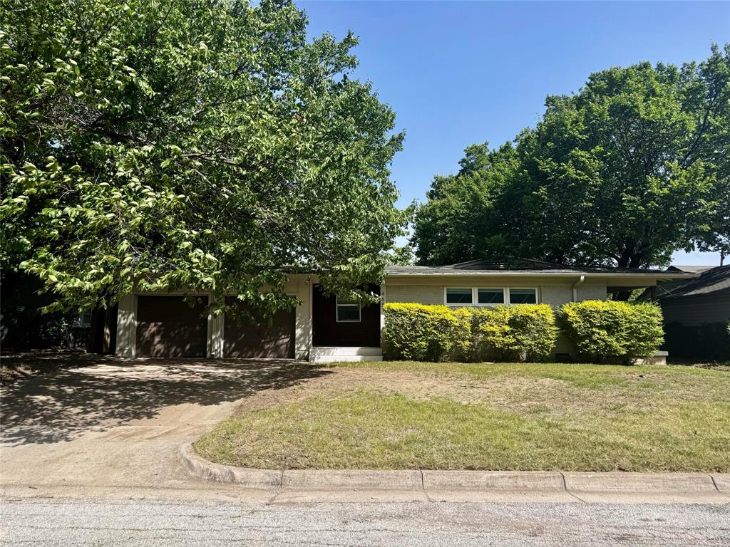 4657 Selkirk Drive Property Photo 2