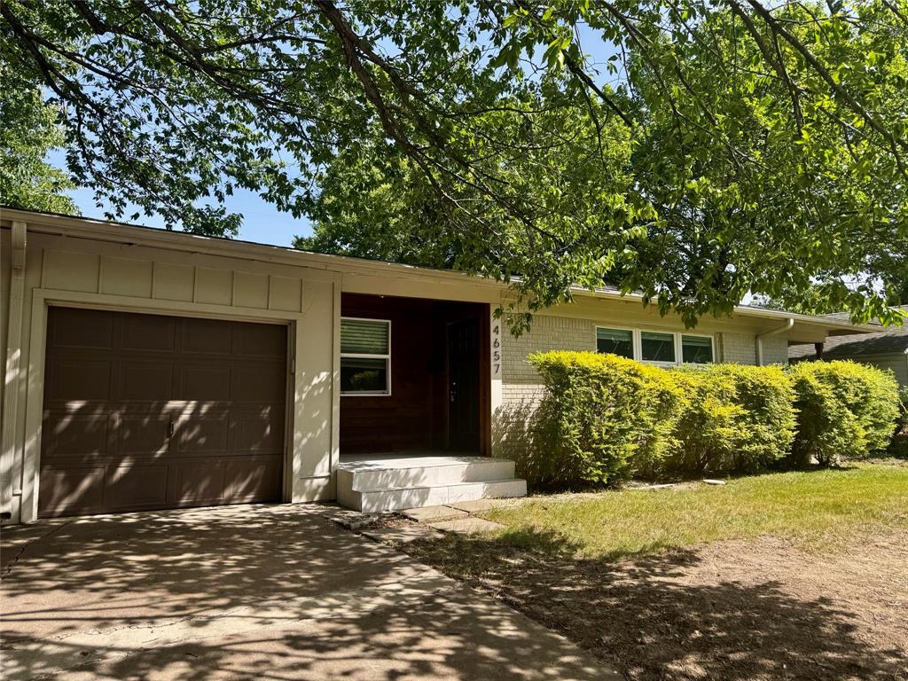 4657 Selkirk Drive Property Photo 3