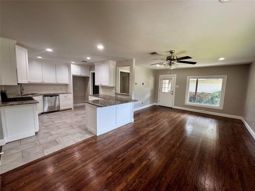 4657 Selkirk Drive Property Photo 4