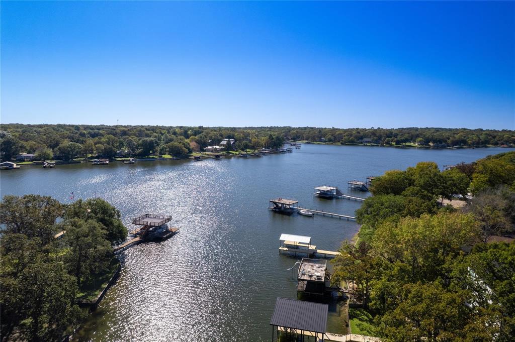 195 Lake Creek Drive Property Photo 2