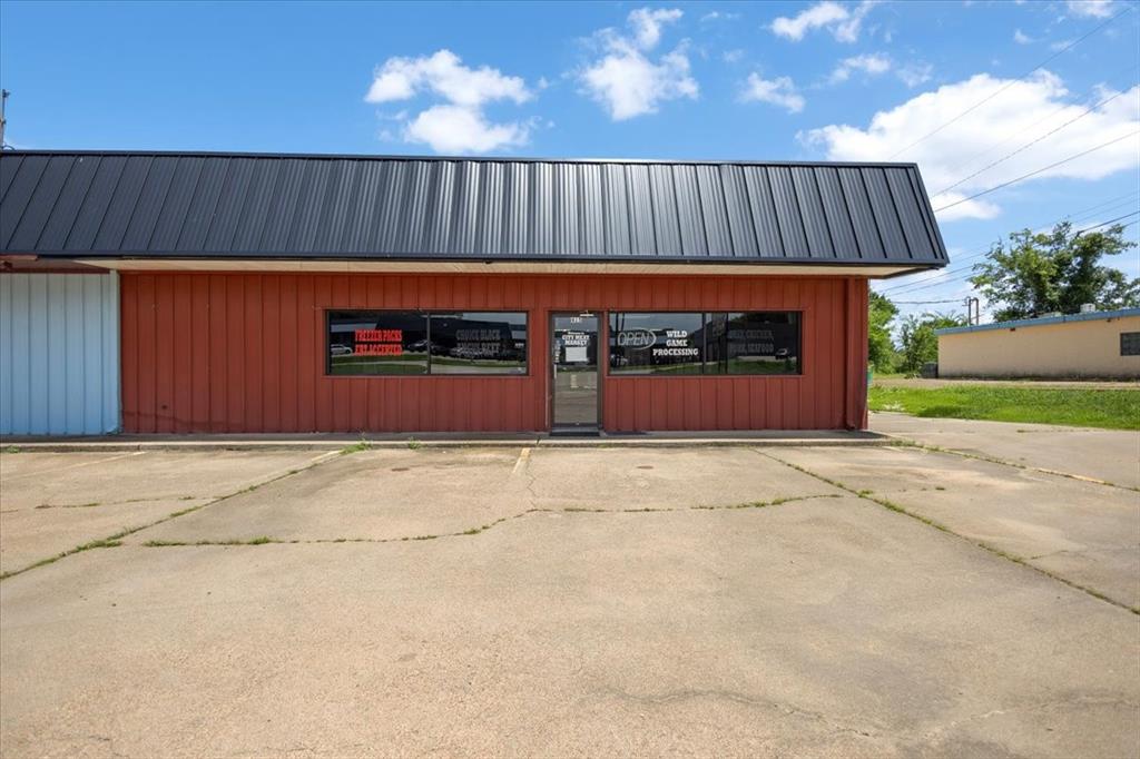 415 S Highway 37 S Property Photo 2
