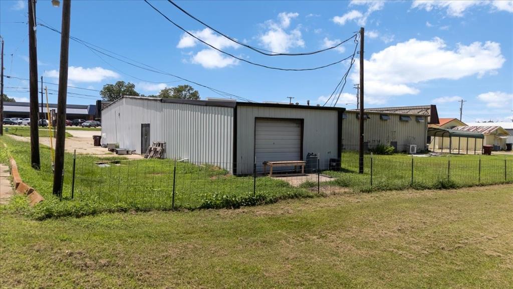 415 S Highway 37 S Property Photo 16